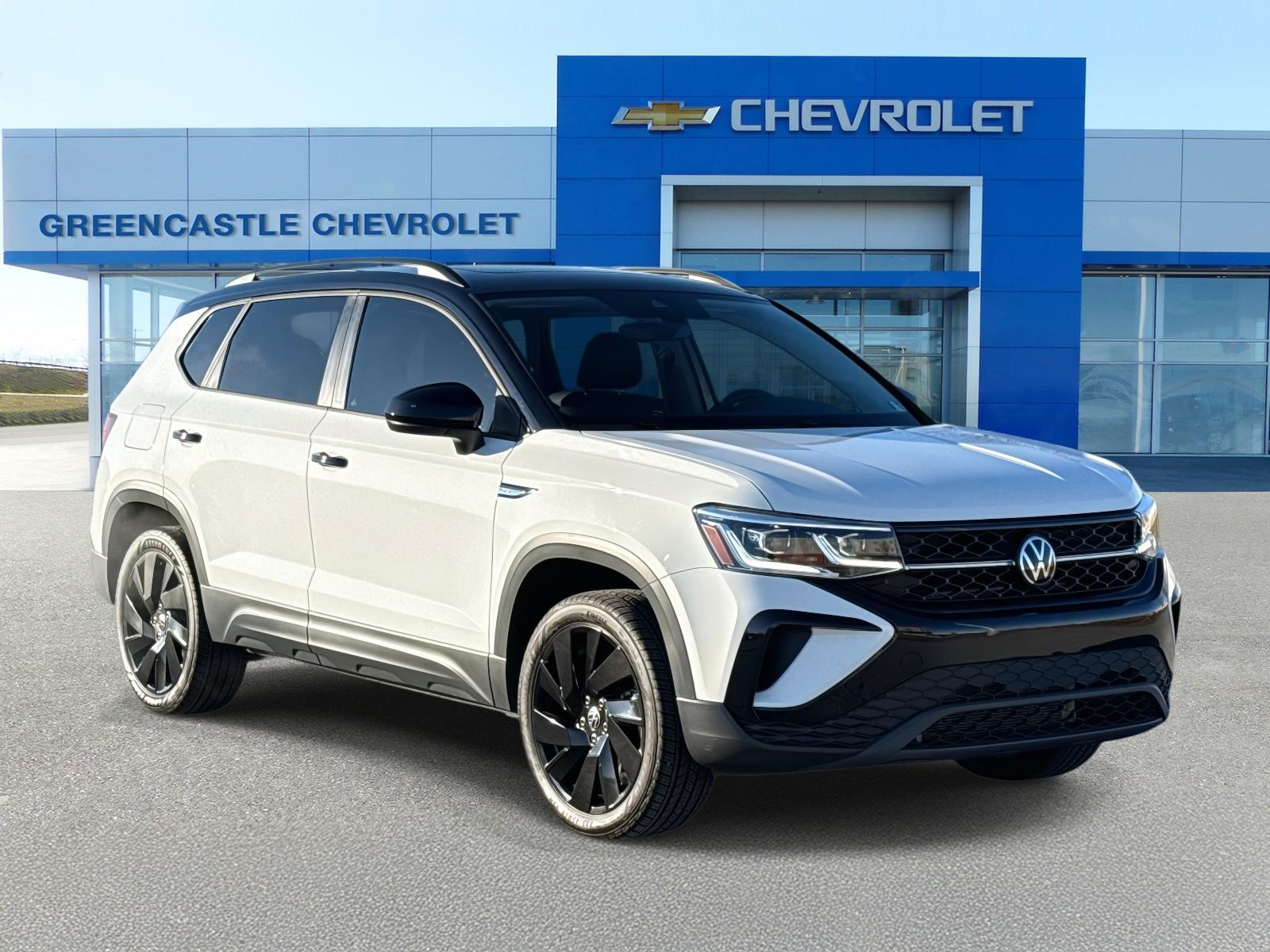 2024 Volkswagen Taos SE Black's photo