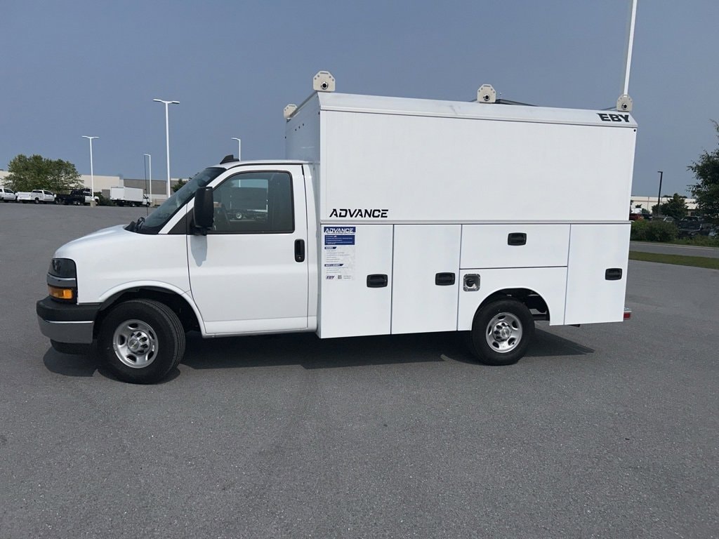 2025 Chevrolet Express Cutaway Base's photo