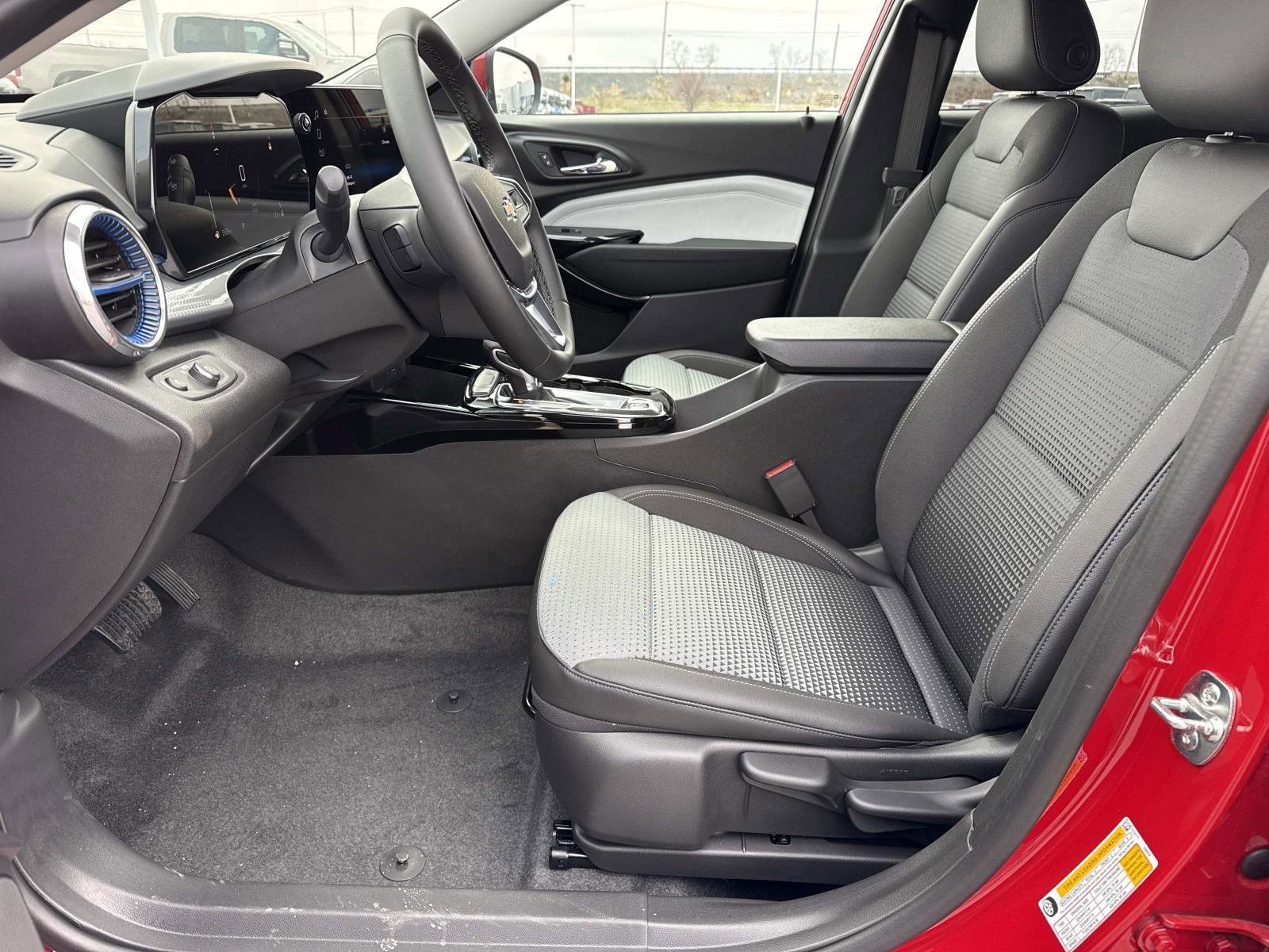 2026 Chevrolet Trax LT - Photo 9
