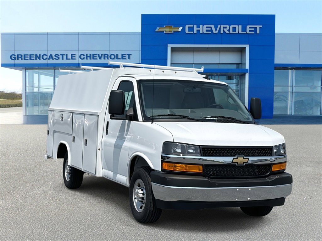 2025 Chevrolet Express Cutaway Base's photo