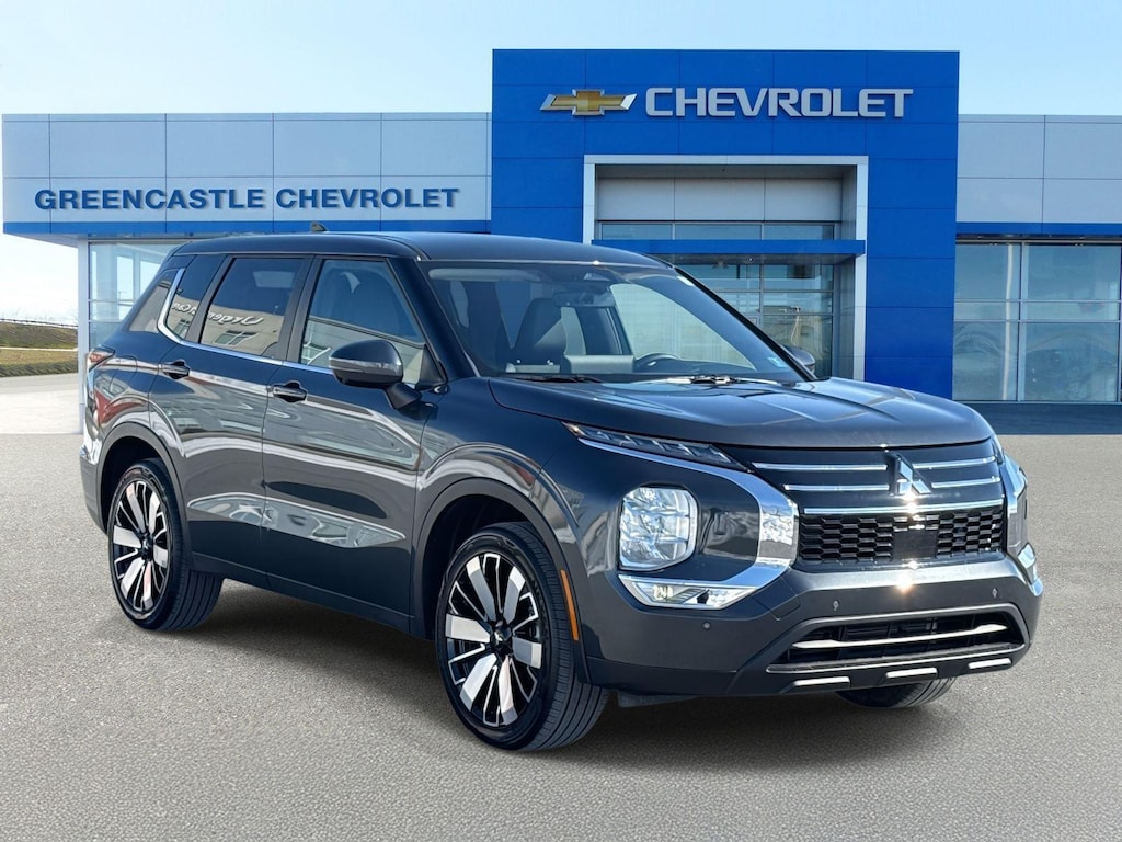 Used 2025 Mitsubishi Outlander SE