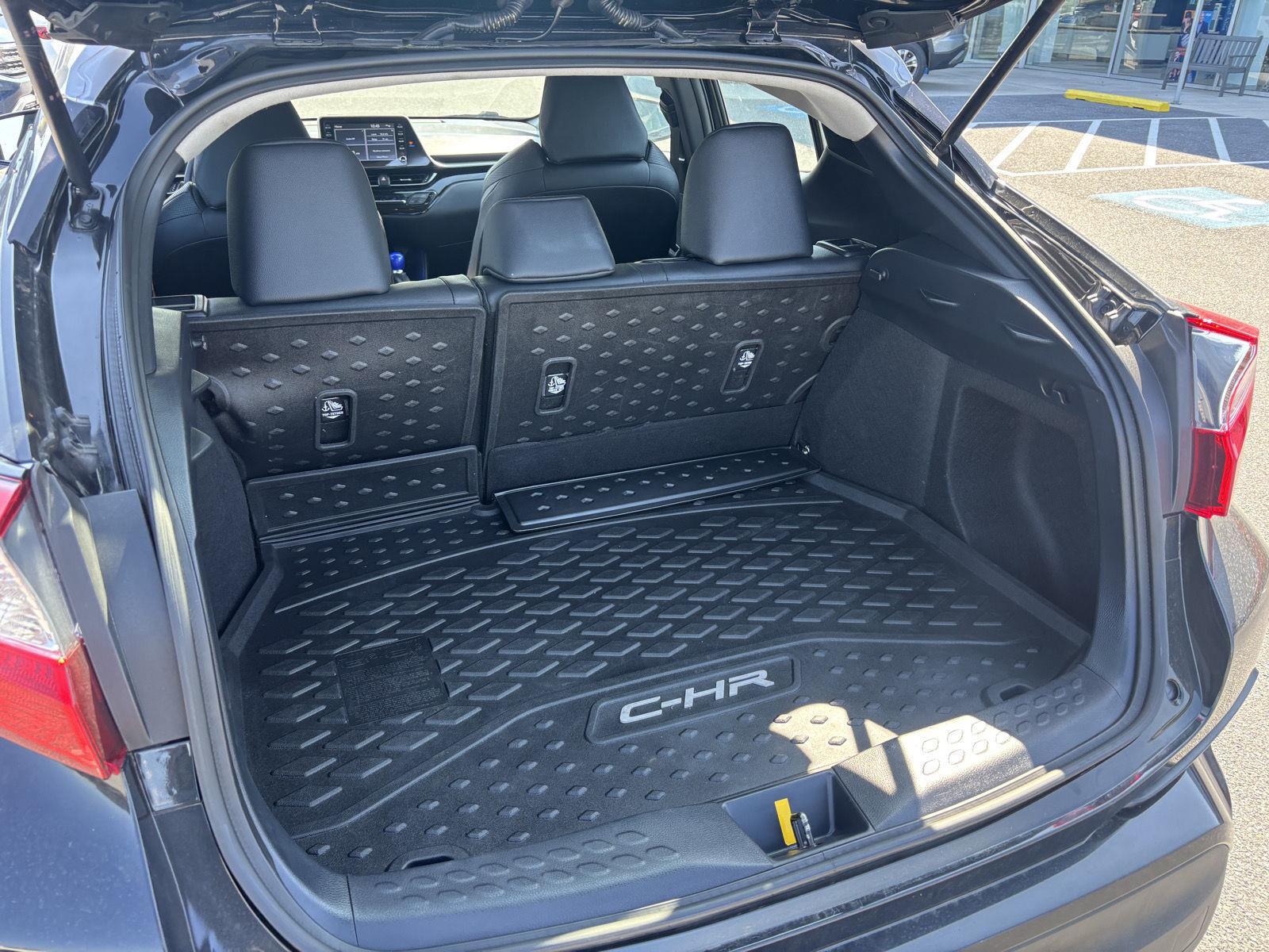 2021 Toyota C-HR LE photo 4