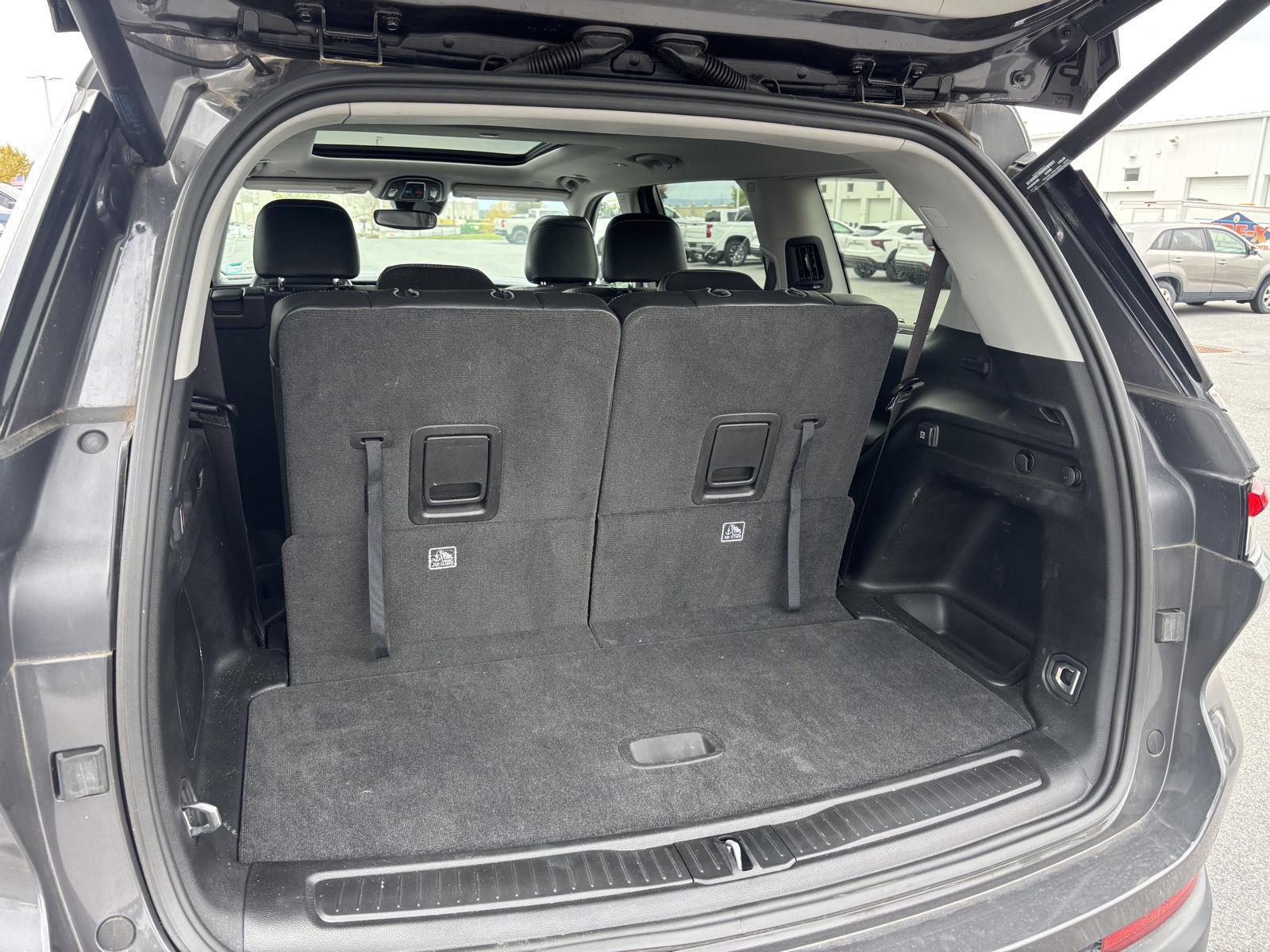 2022 Jeep Grand Cherokee Limited photo 2