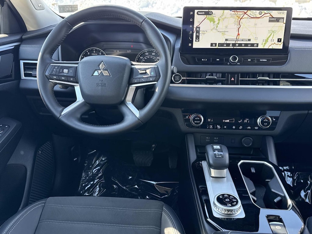 Used 2025 Mitsubishi Outlander SE