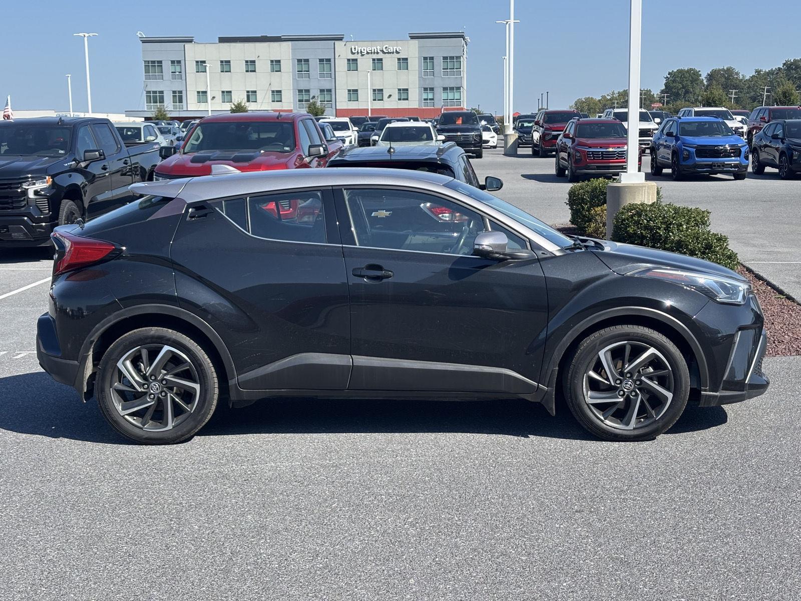 2021 Toyota C-HR LE photo 3