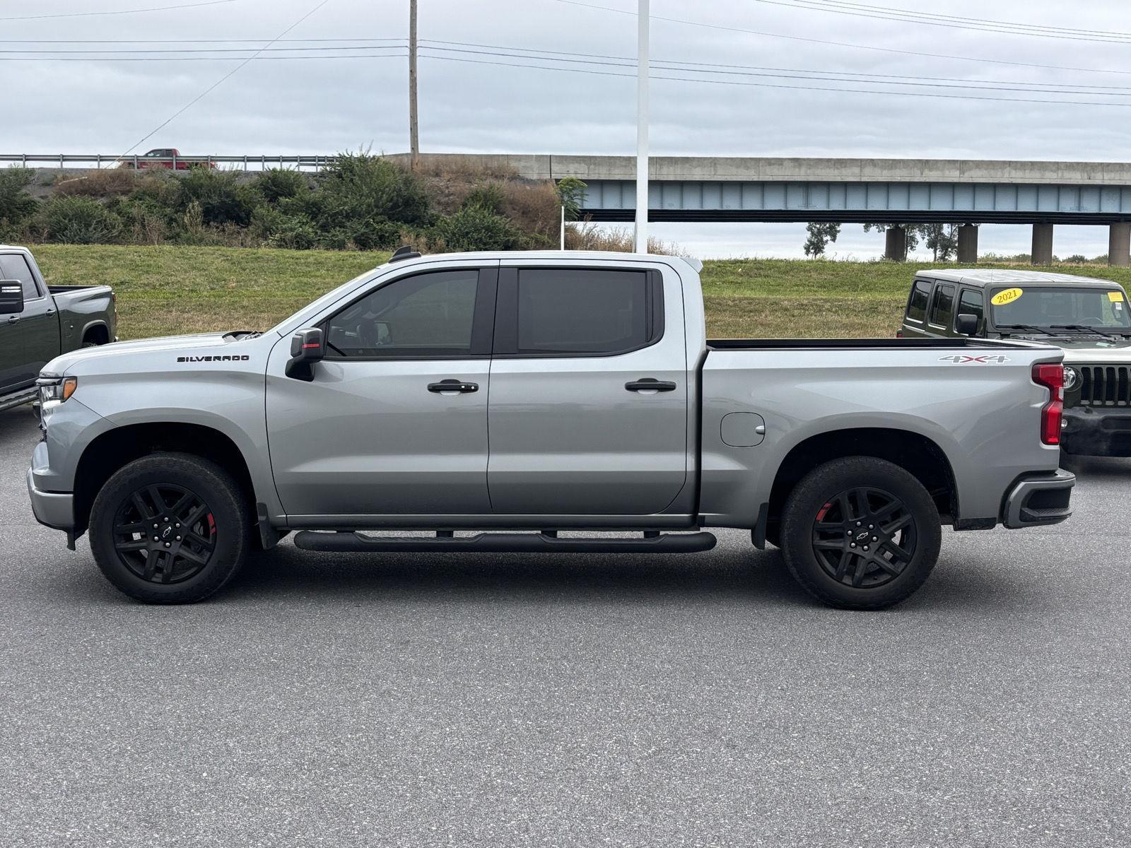 2023 Chevrolet Silverado 1500 RST photo 2