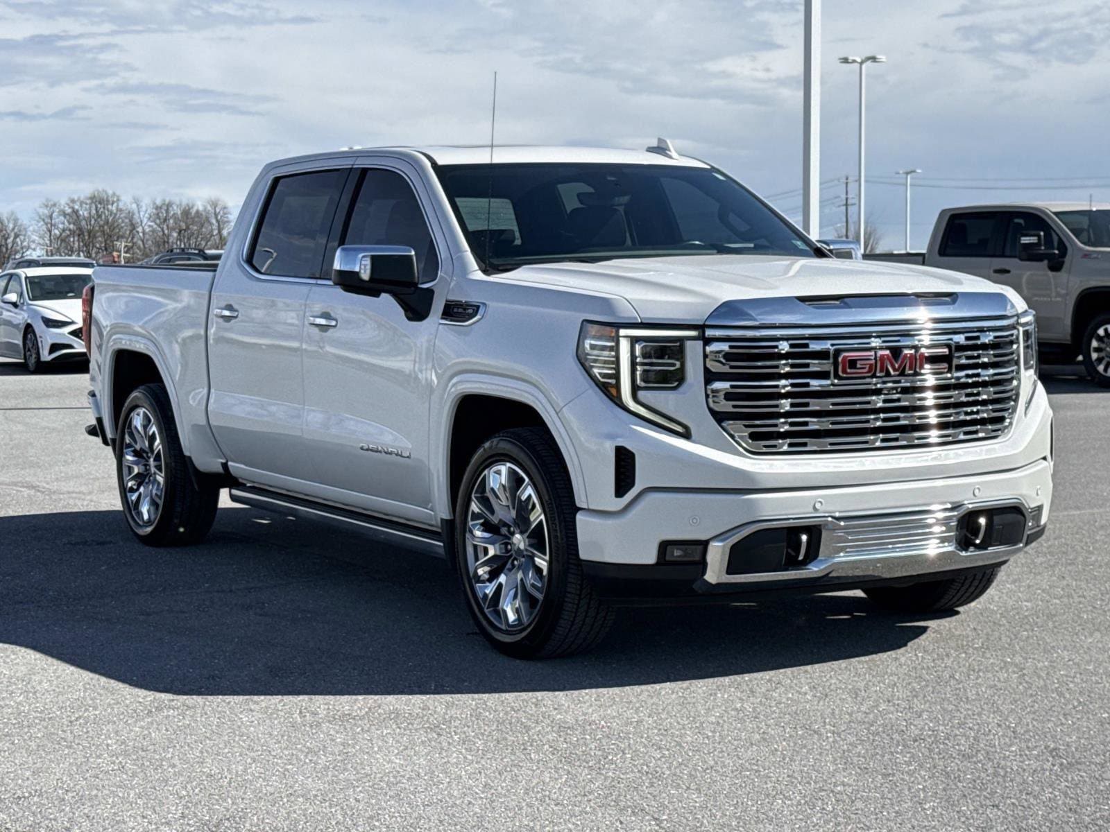 2022 GMC Sierra 4WD Crew Cab Short Box Denali's photo