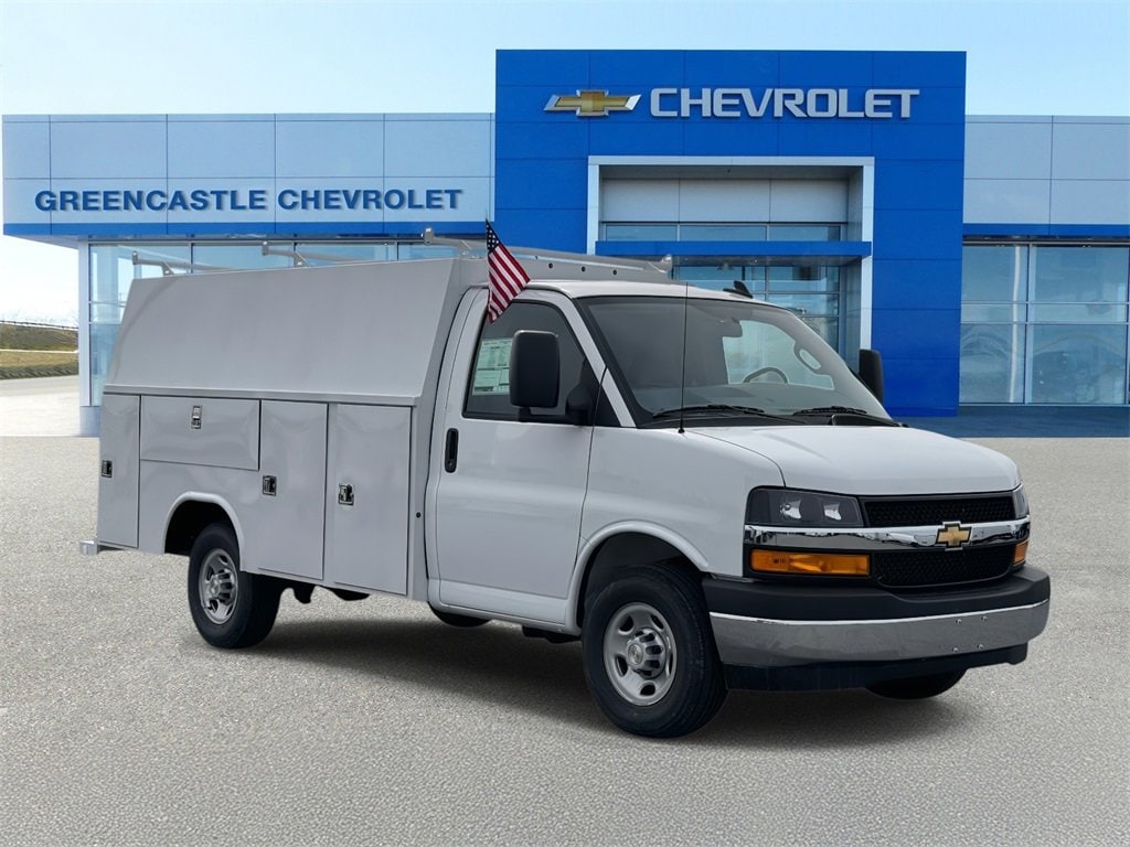 2025 Chevrolet Express Cutaway Base's photo