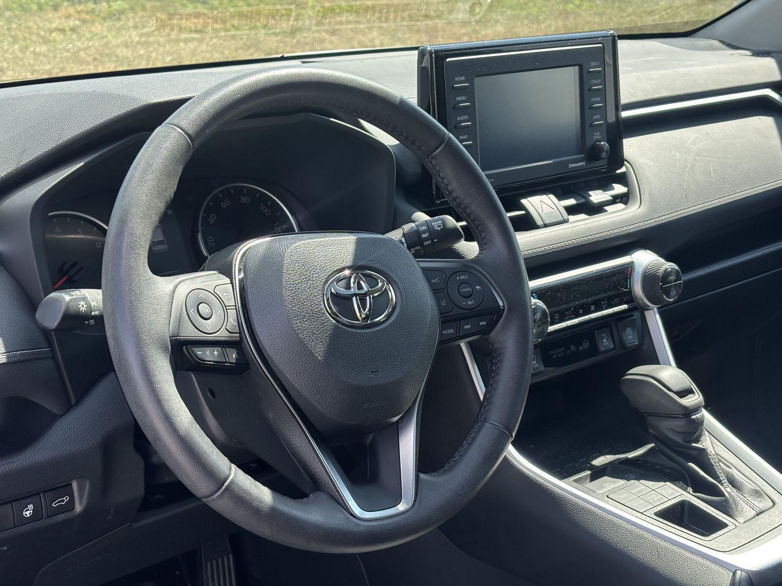 2022 Toyota RAV4 XLE photo 2