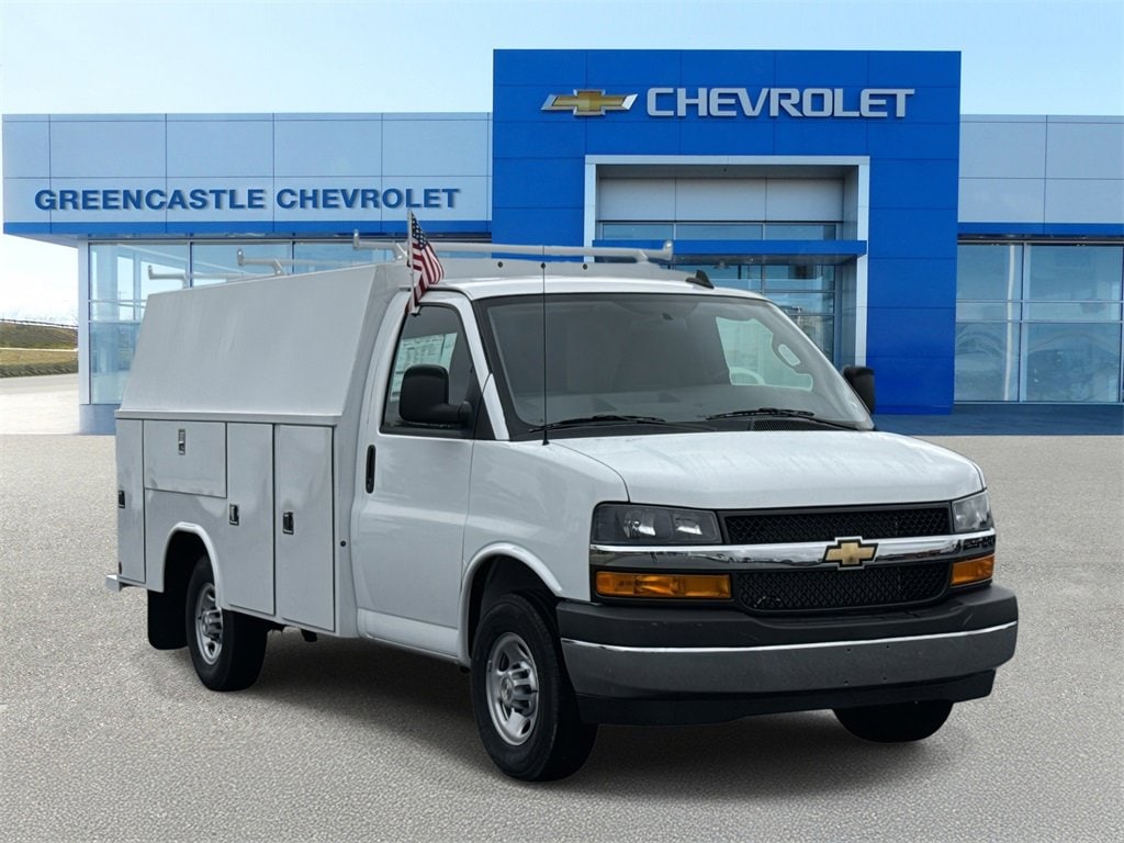 2025 Chevrolet Express Cutaway Base's photo