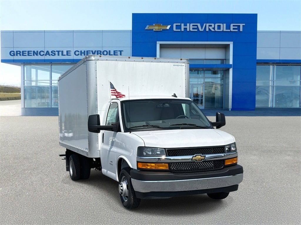 2025 Chevrolet Express Cutaway Base's photo