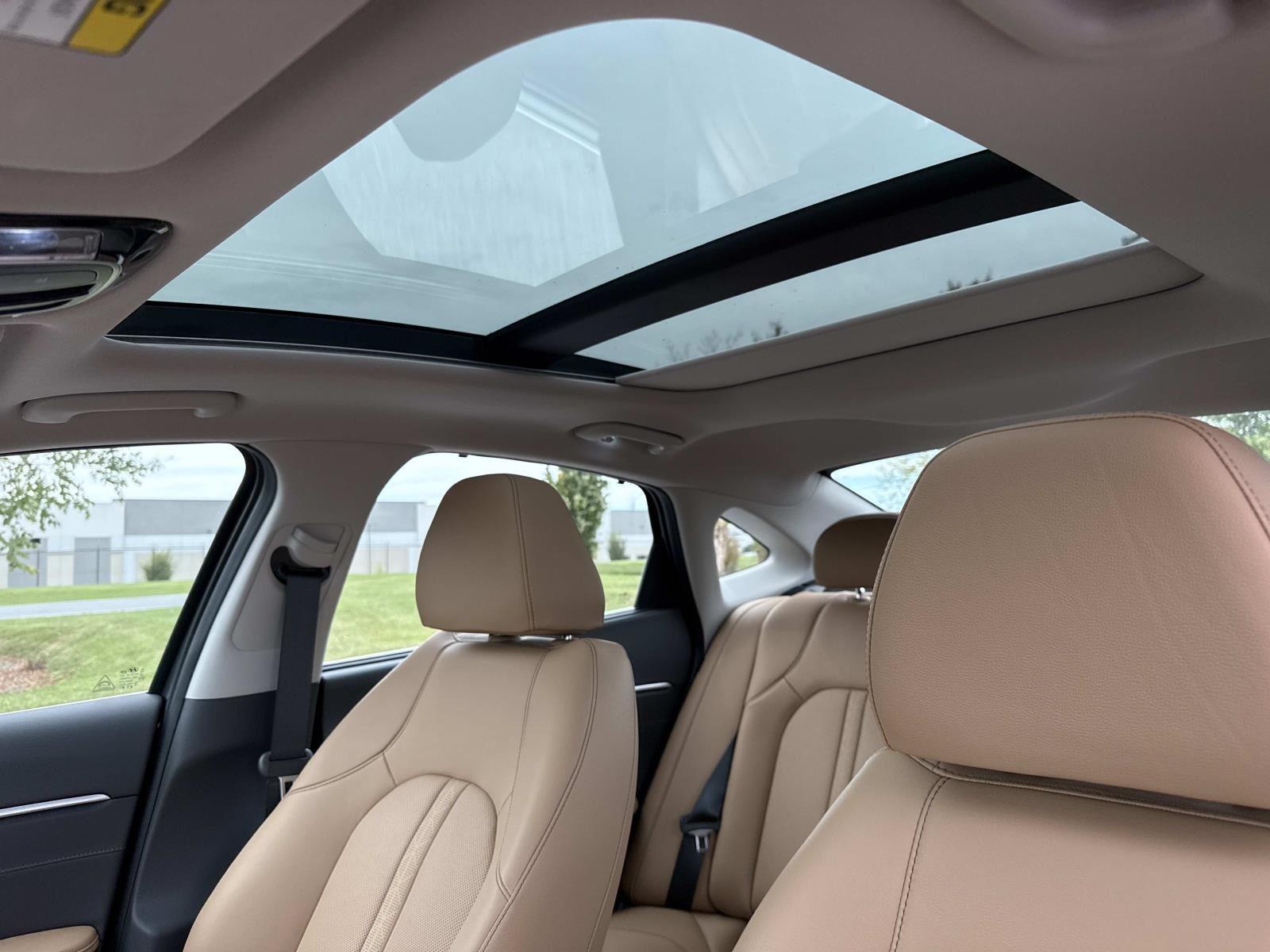 2025 Hyundai Sonata Hybrid Limited photo 2