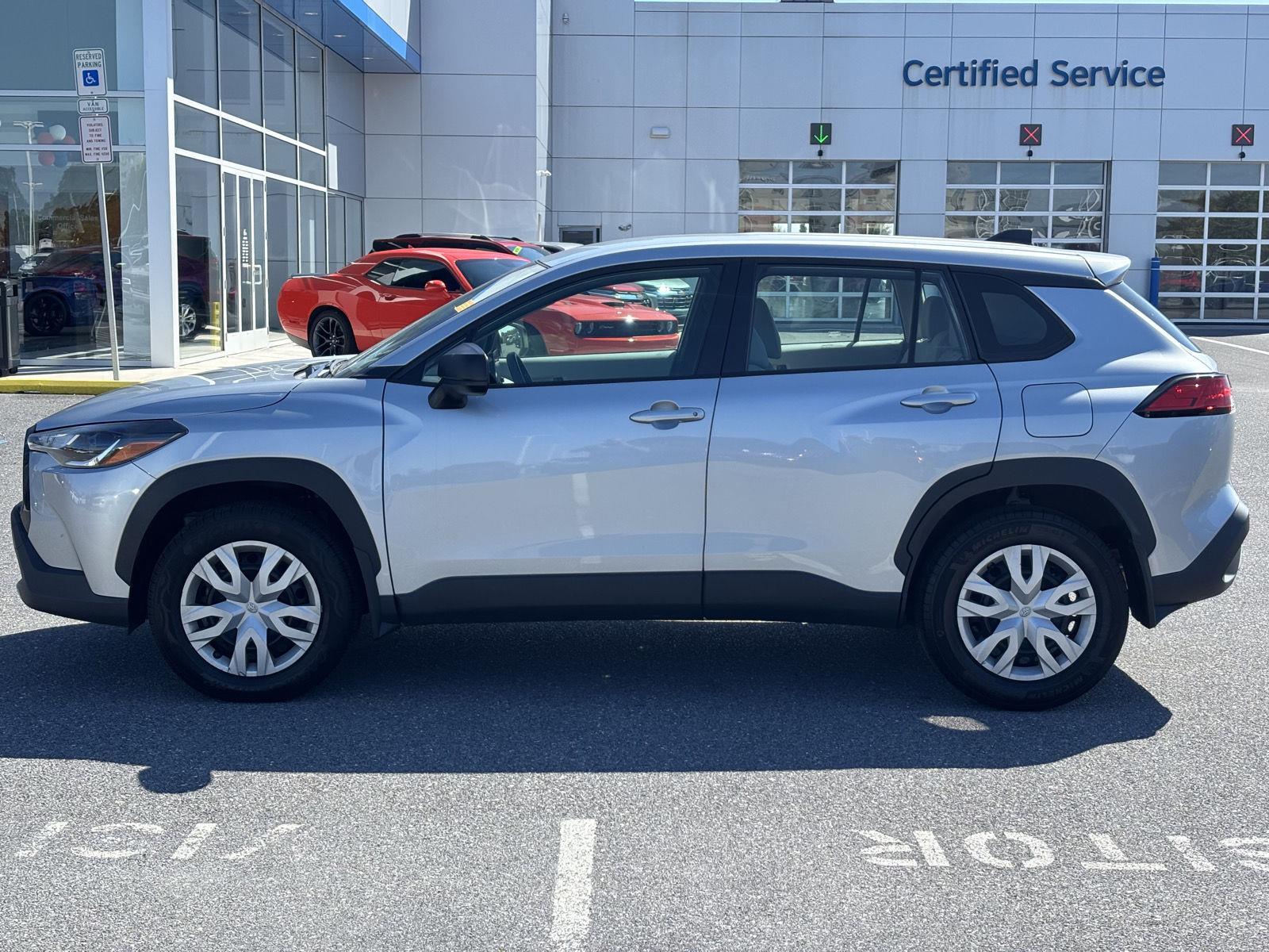 2022 Toyota Corolla Cross L photo 2