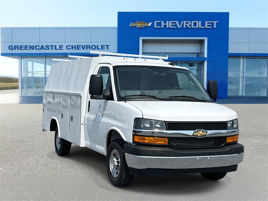 2025 Chevrolet Express Cutaway Base's photo