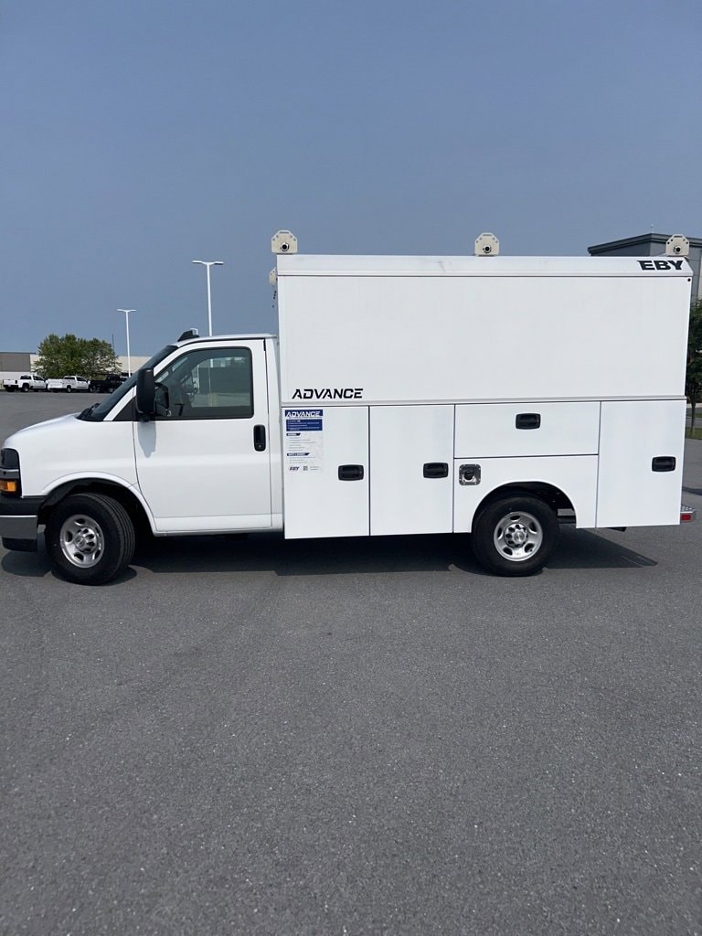 2025 Chevrolet Express Cutaway Base's photo