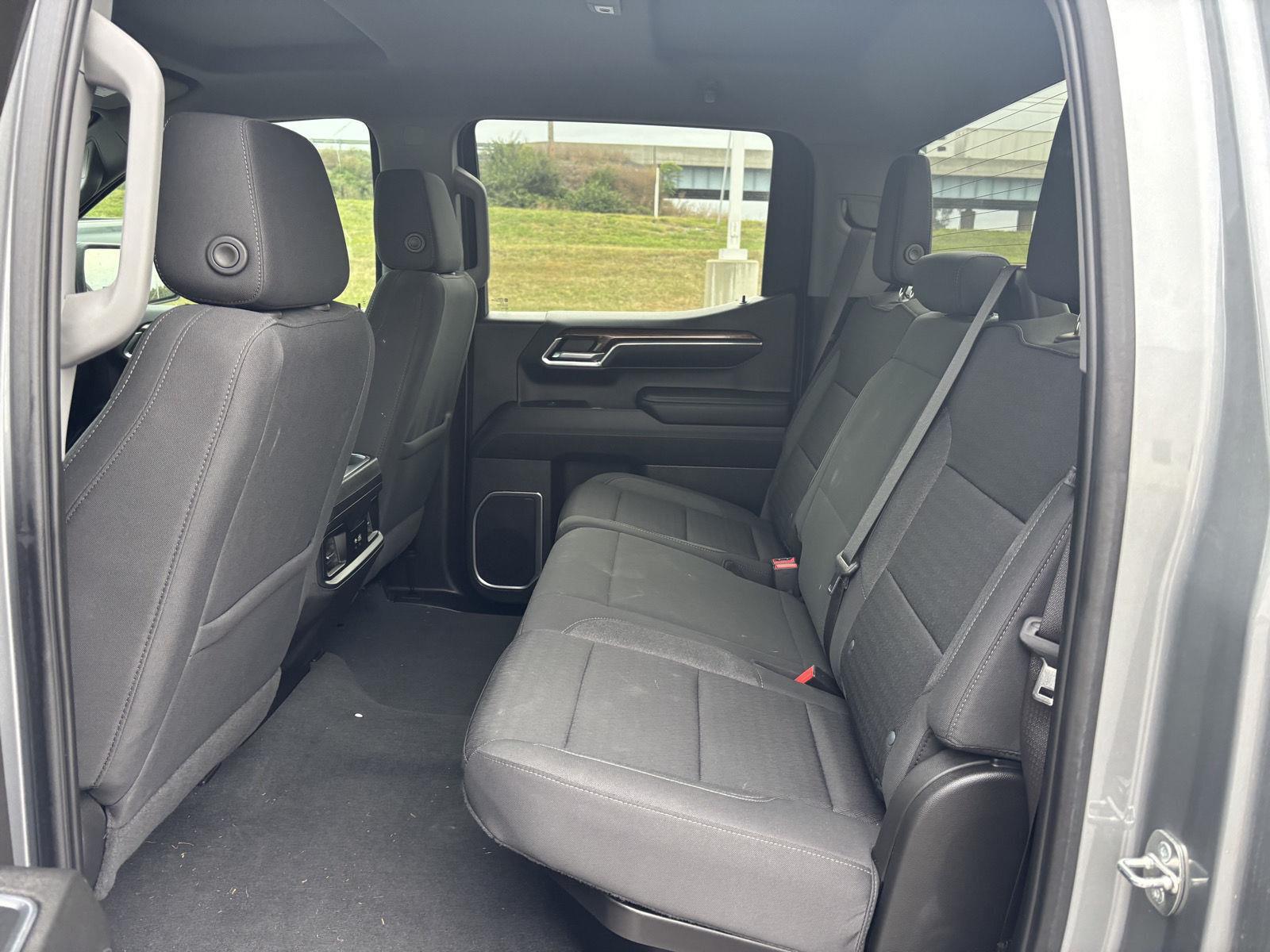 2023 Chevrolet Silverado 1500 RST photo 4