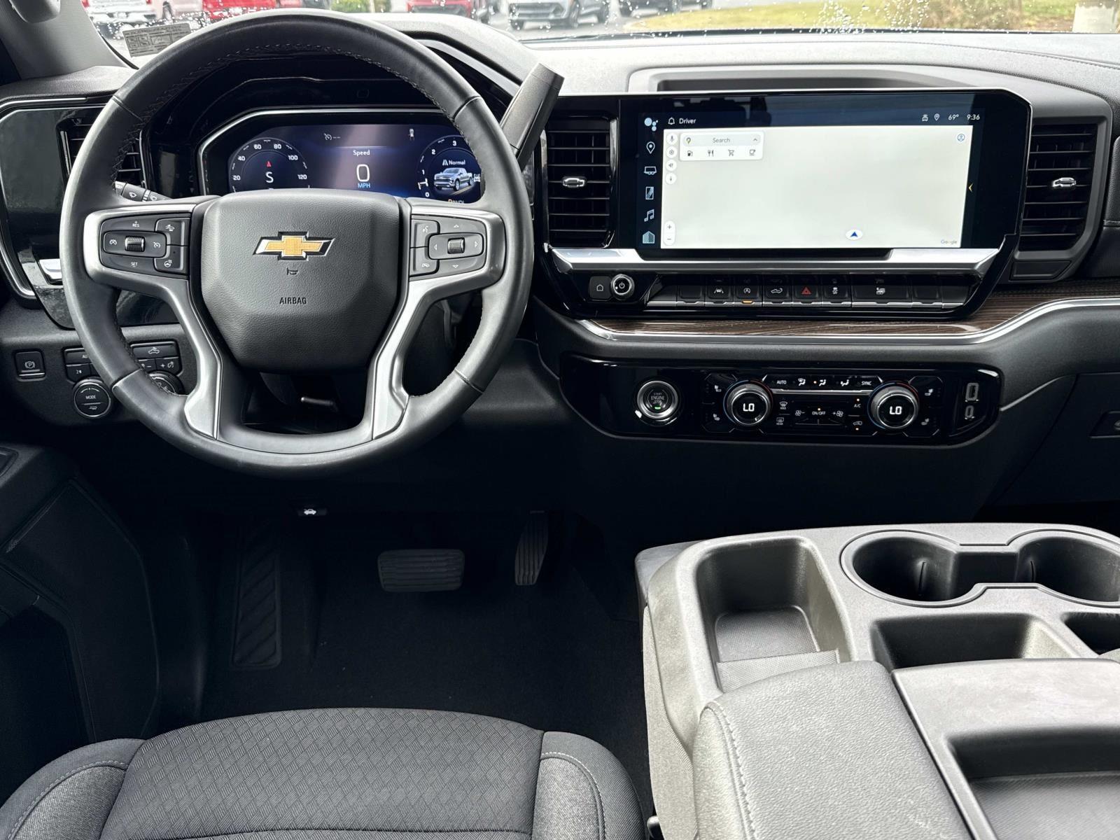 2023 Chevrolet Silverado 1500 LT photo 2
