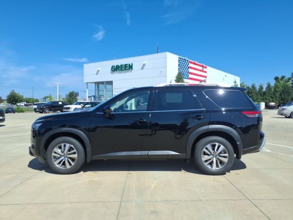 Used 2025 Nissan Pathfinder SL SUV