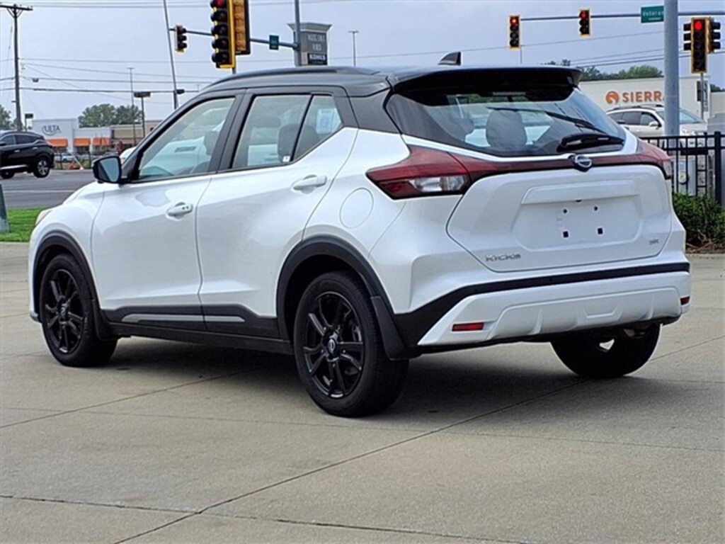 Used 2023 Nissan Kicks SR SUV