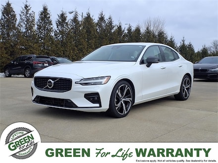 2024 Volvo S60 B5 Core Dark Sedan