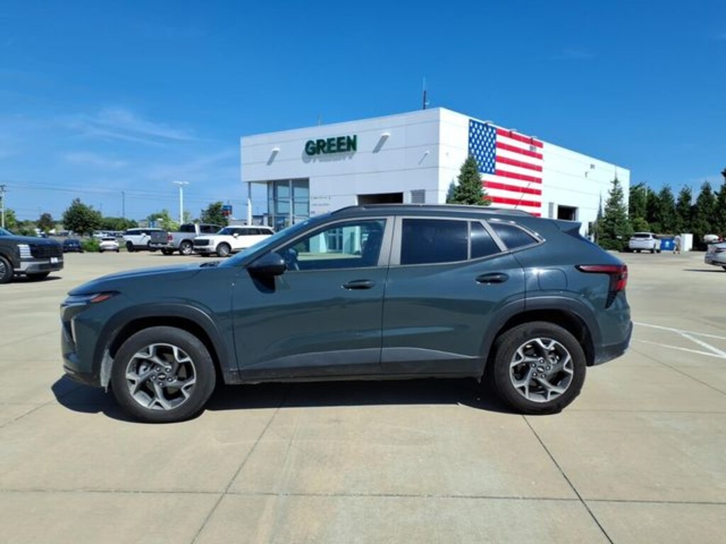 Used 2025 Chevrolet Trax LT SUV
