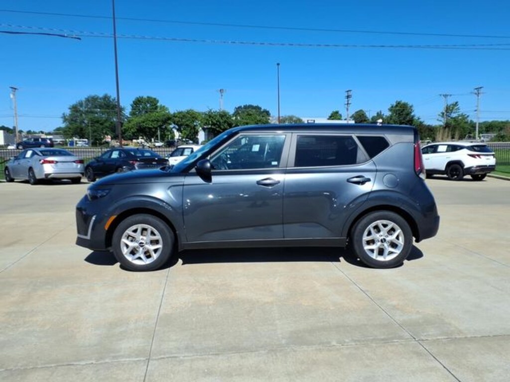 Used 2023 Kia Soul LX Hatchback
