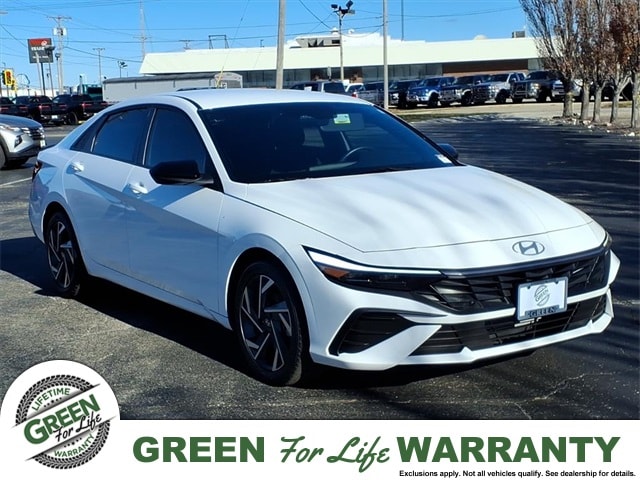 2025 Hyundai Elantra SEL's photo