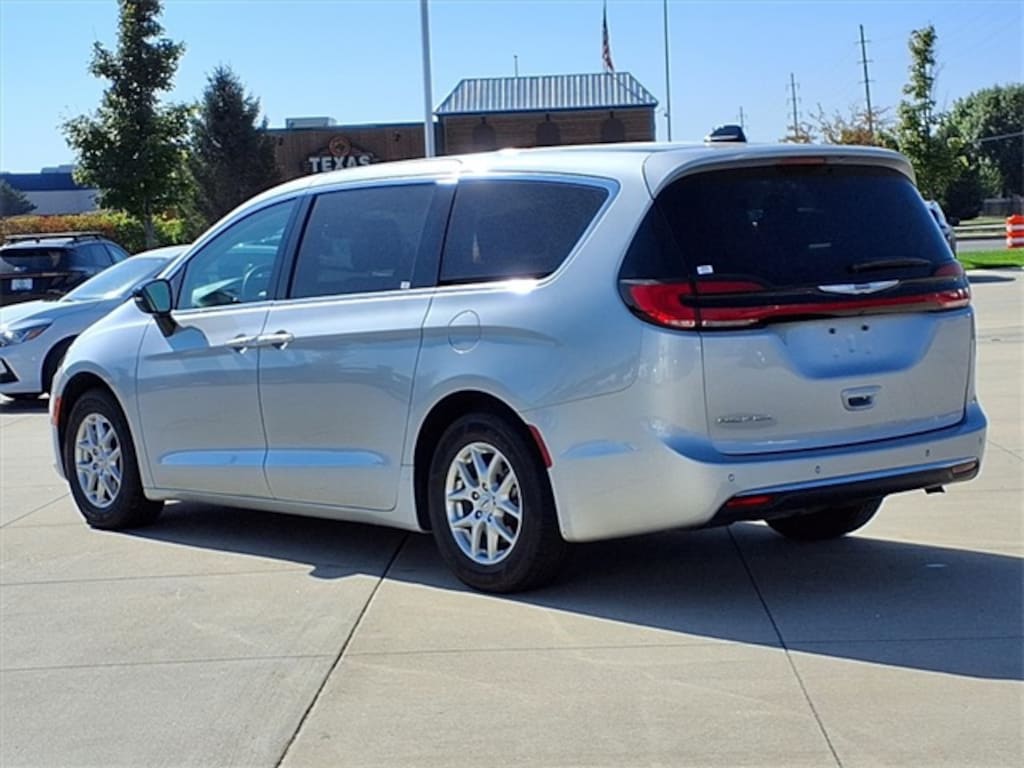 Used 2024 Chrysler Pacifica Touring L Van Passenger Van