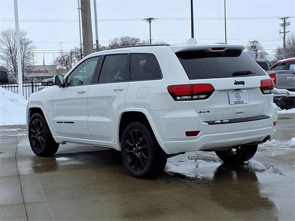 Used 2020 Jeep Grand Cherokee Laredo SUV