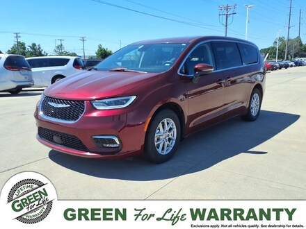 2023 Chrysler Pacifica Touring L Van Passenger Van