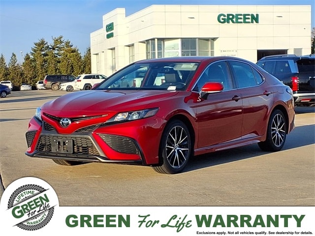 2024 Toyota Camry SE's photo