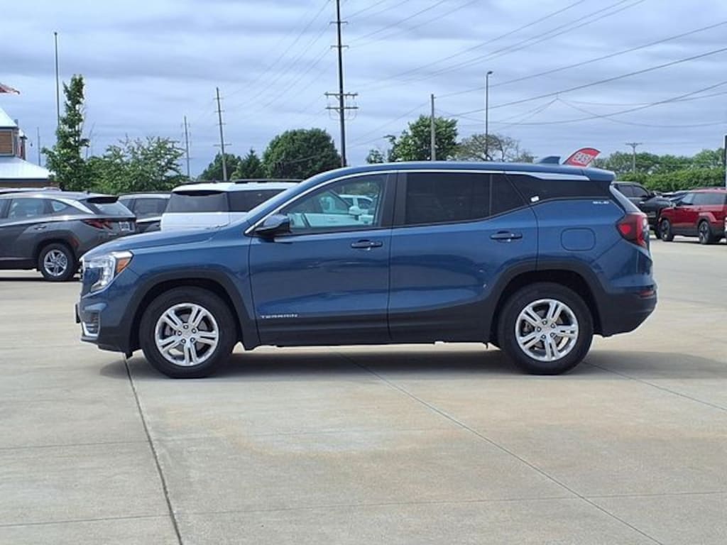 Used 2024 GMC Terrain SLE SUV