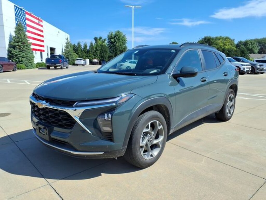 Used 2025 Chevrolet Trax LT SUV