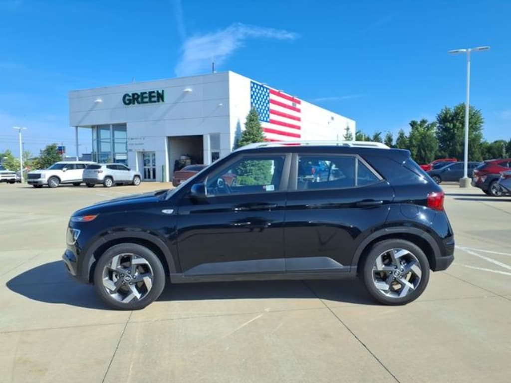 Used 2025 Hyundai Venue SEL SUV
