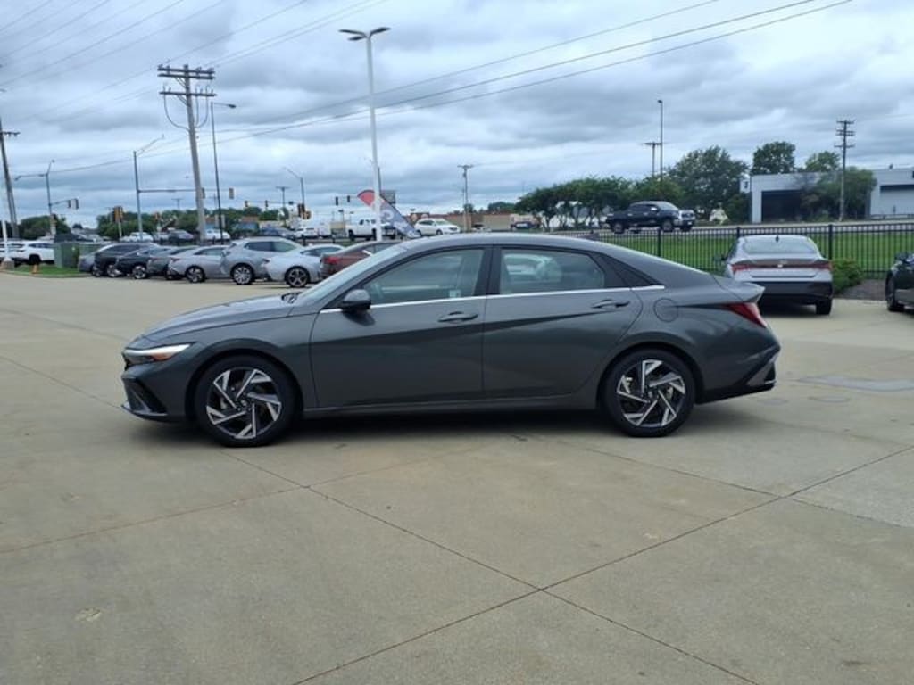 Used 2024 Hyundai Elantra Limited Sedan