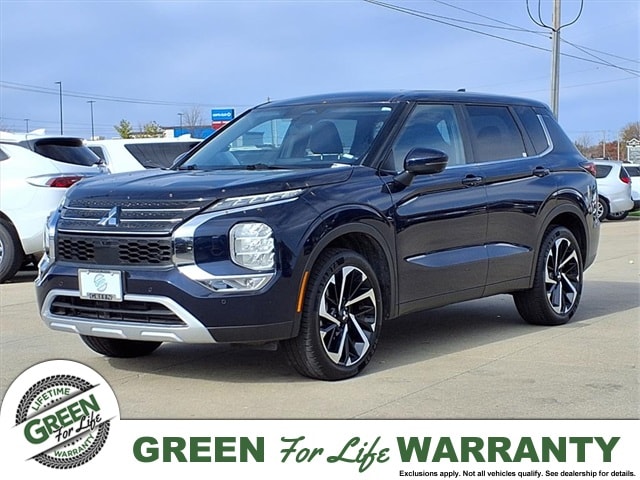 2024 Mitsubishi Outlander SE's photo