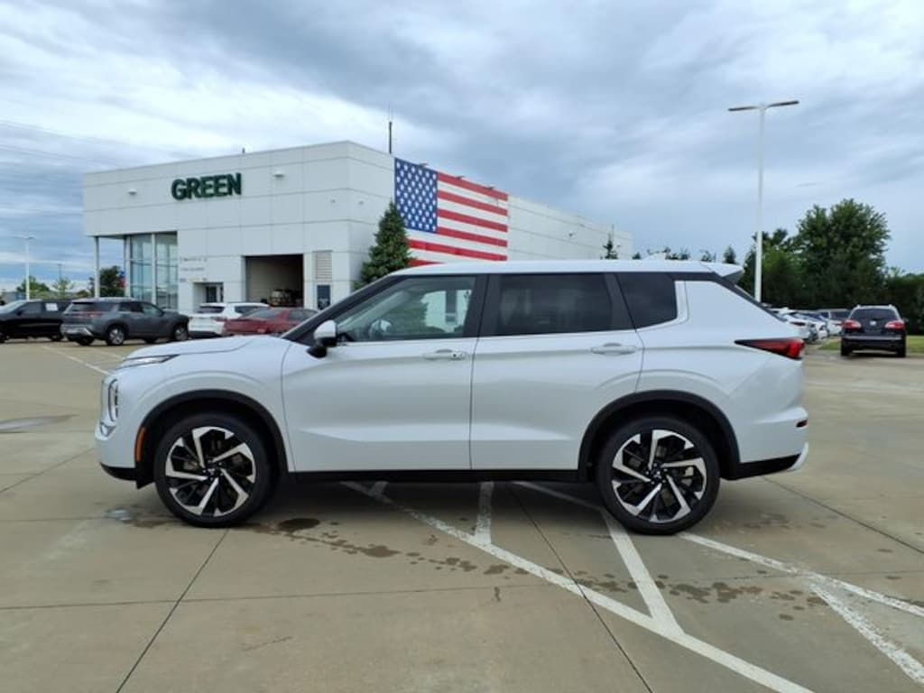 Used 2024 Mitsubishi Outlander SE SUV