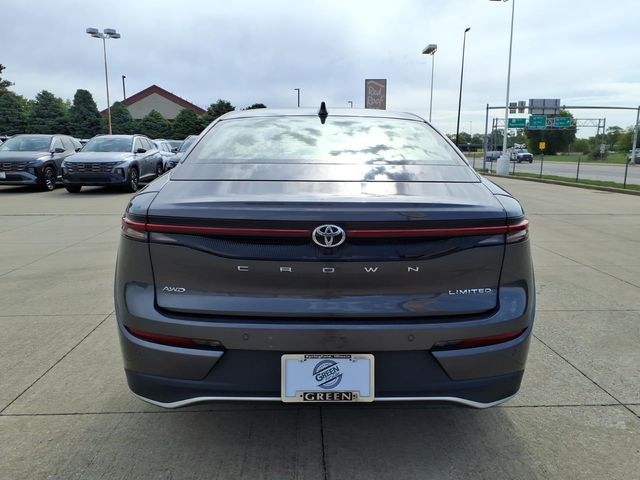 2023 Toyota Crown Limited - Photo 17