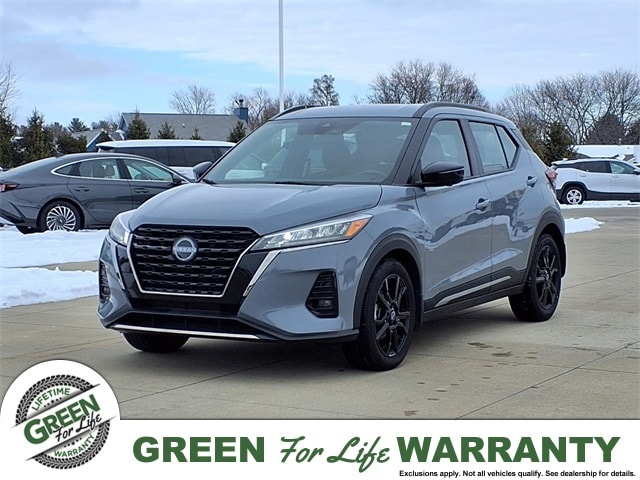 2023 Nissan Kicks SR
