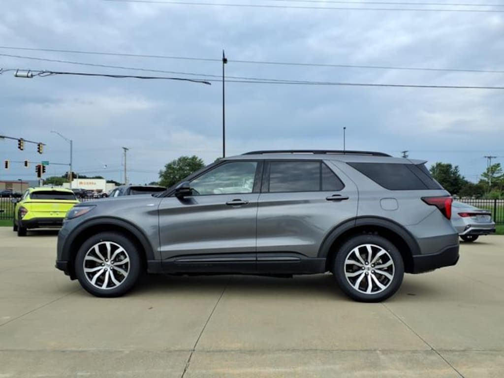 Used 2025 Ford Explorer ST-Line SUV