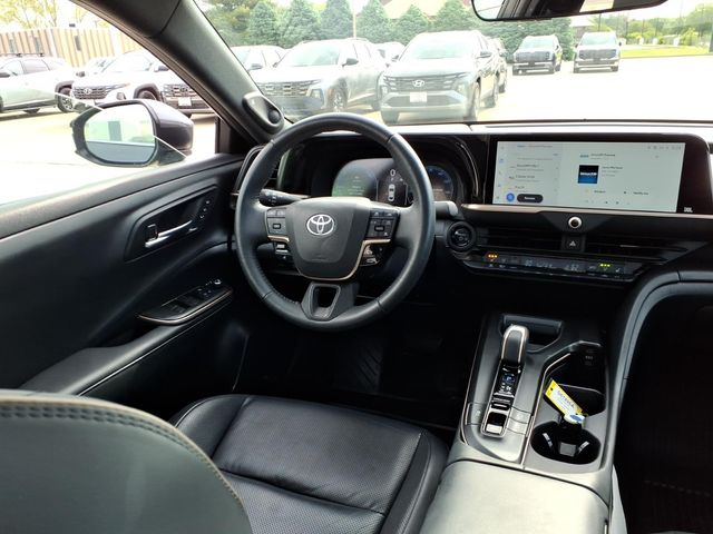 2023 Toyota Crown Limited - Photo 6