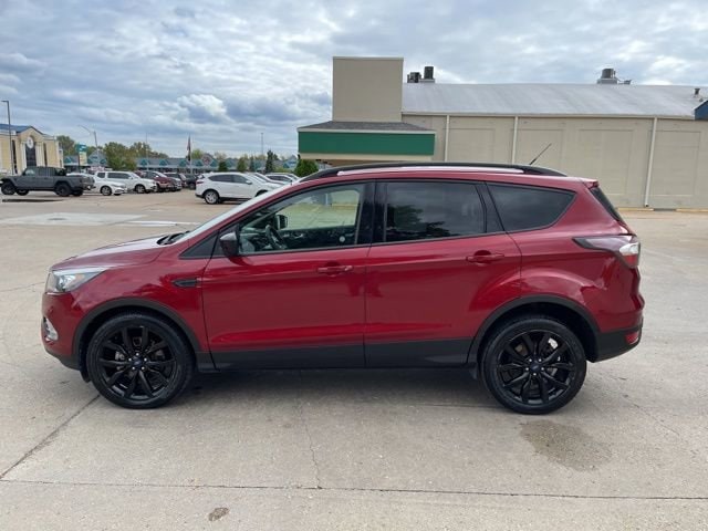 Used 2017 Ford Escape SE with VIN 1FMCU9GD0HUA14155 for sale in Peoria, IL