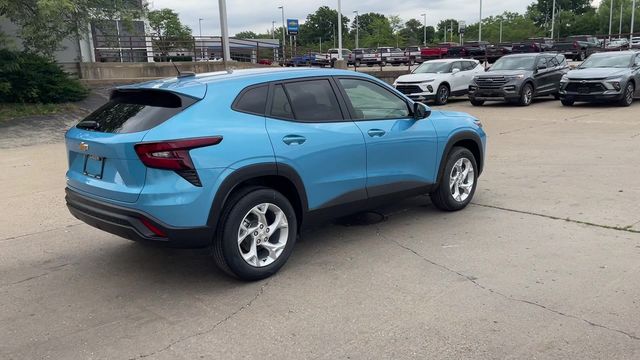 2026 Chevrolet Trax LS - Photo 8