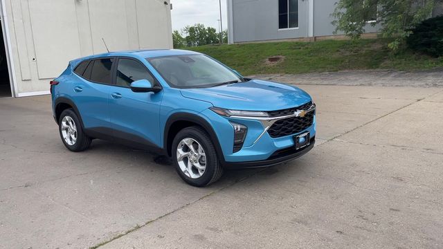 2026 Chevrolet Trax LS - Photo 2