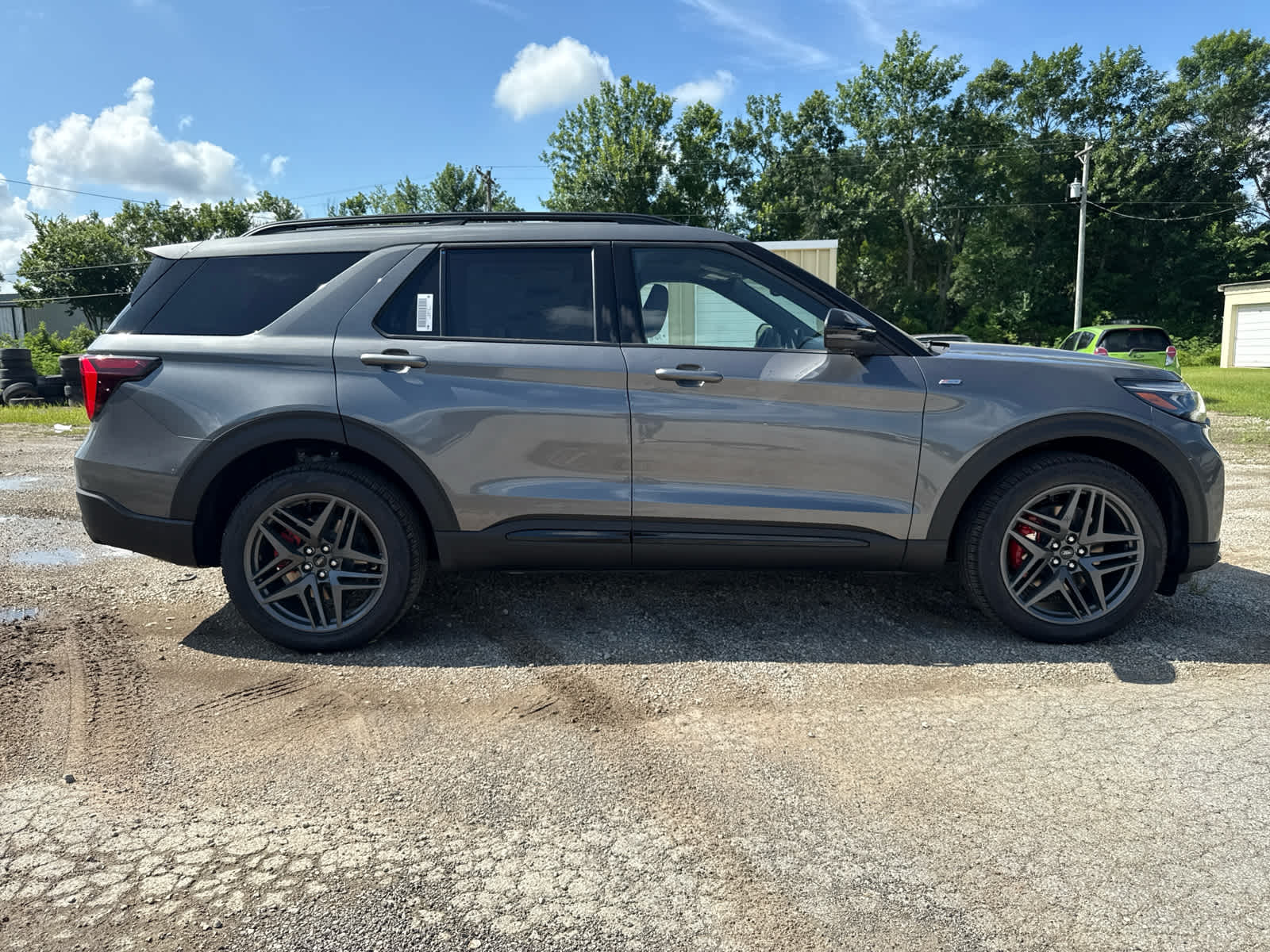 2025 Ford Explorer ST-Line photo 3