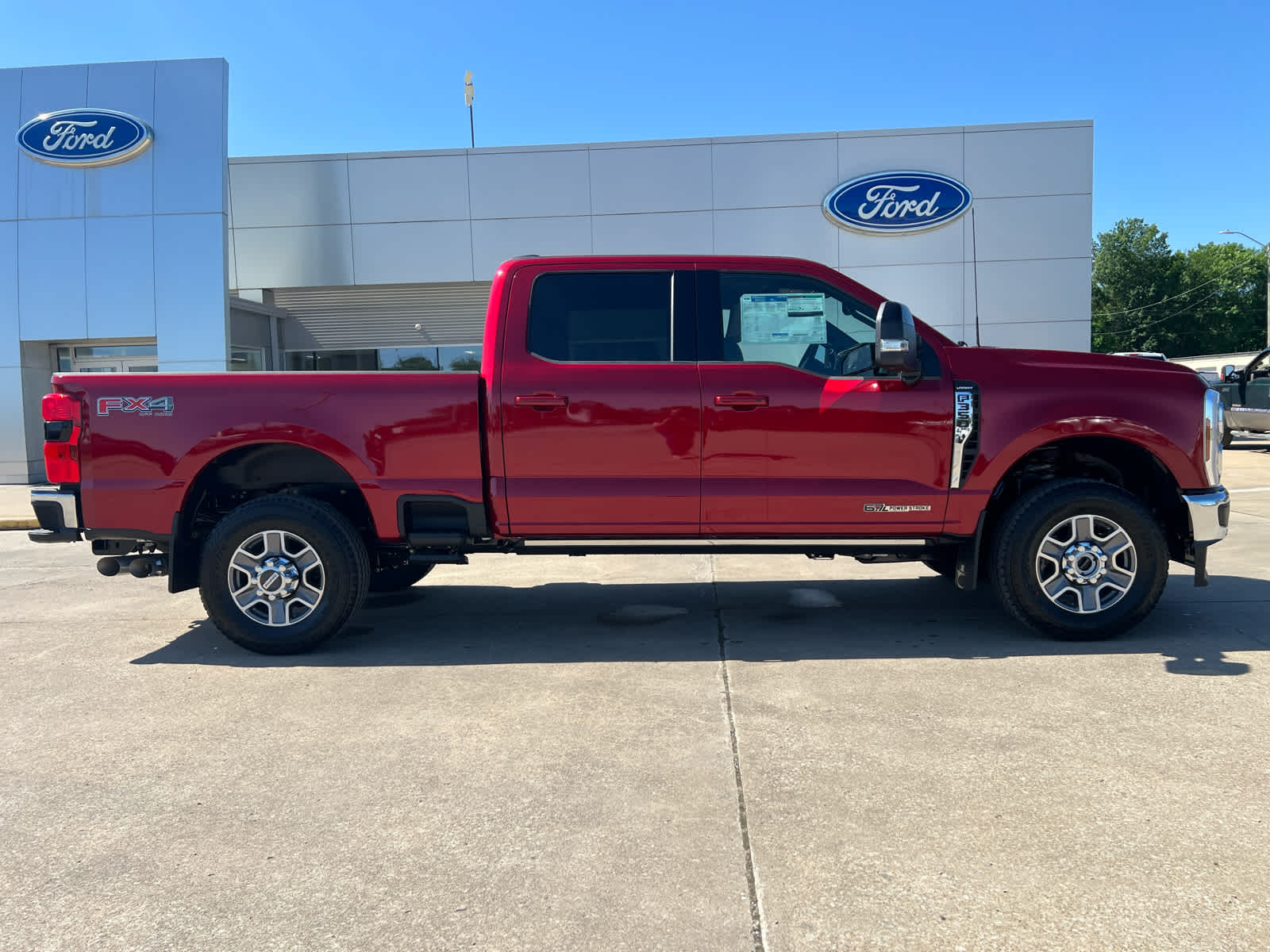 2025 Ford F-350 Lariat photo 4