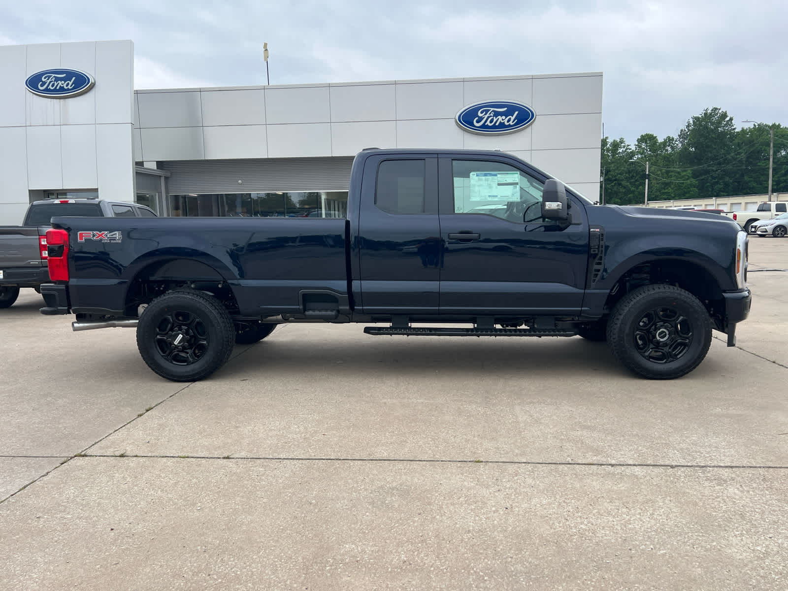 2025 Ford F-350 XL photo 4