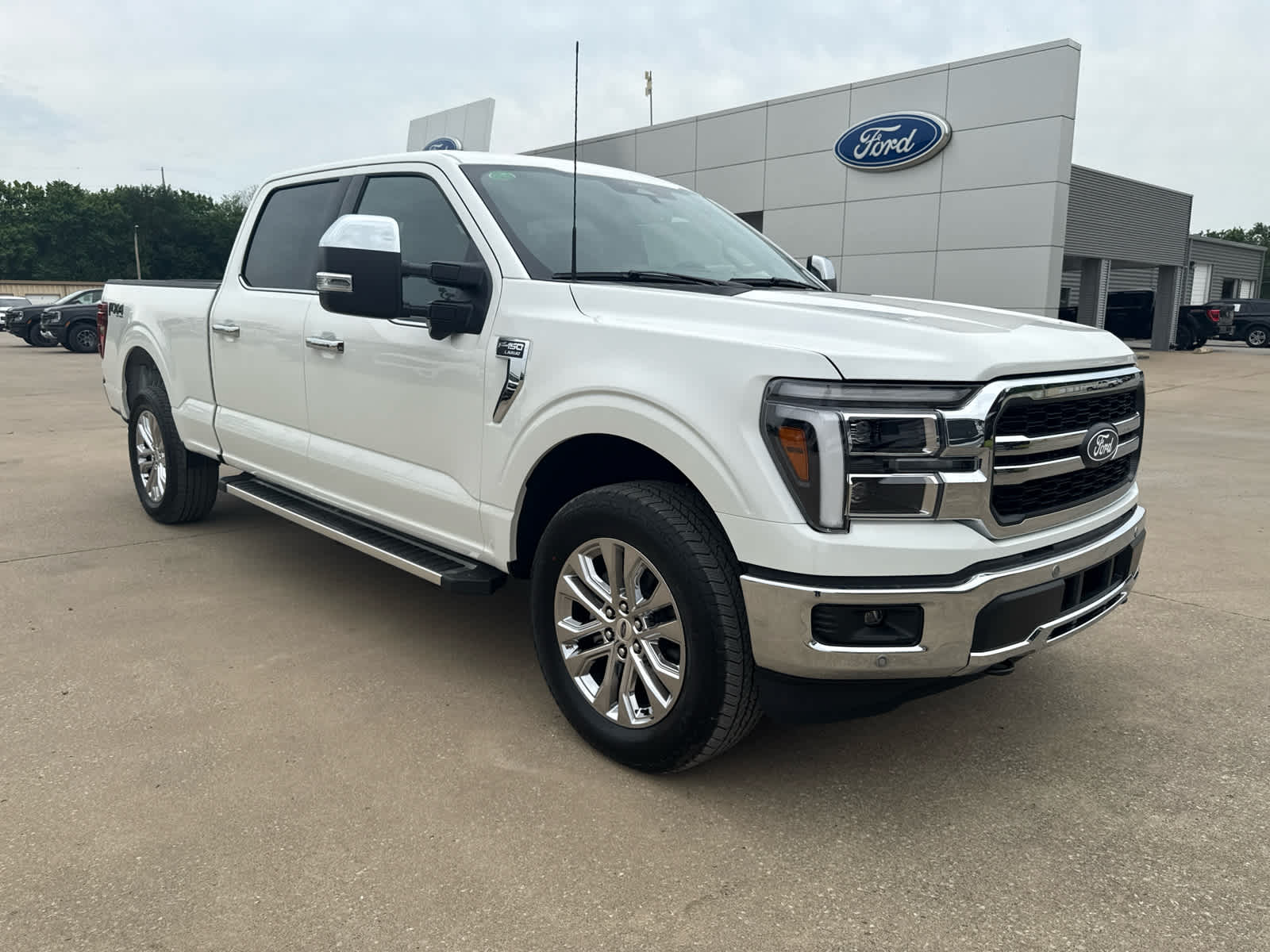2025 Ford F-150 Lariat photo 3