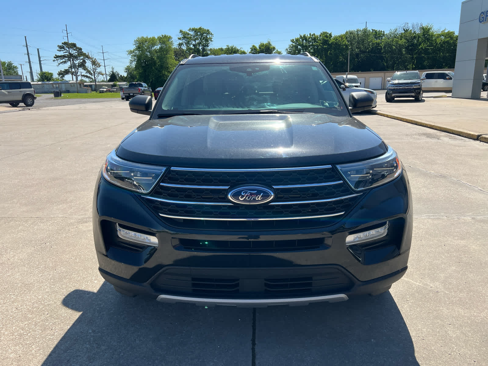 Used 2022 Ford Explorer XLT with VIN 1FMSK8DH5NGB14765 for sale in Vinita, OK