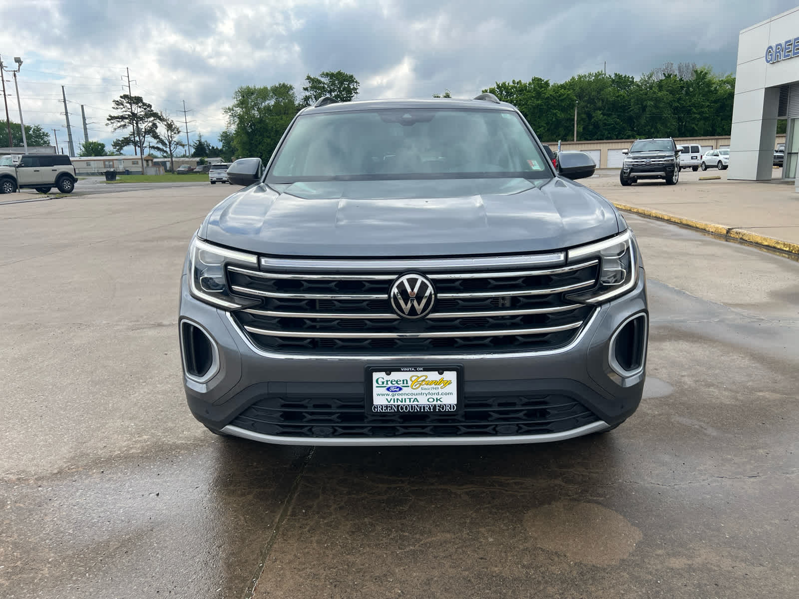 Used 2024 Volkswagen Atlas SE w/Tech with VIN 1V2JR2CA2RC502206 for sale in Vinita, OK